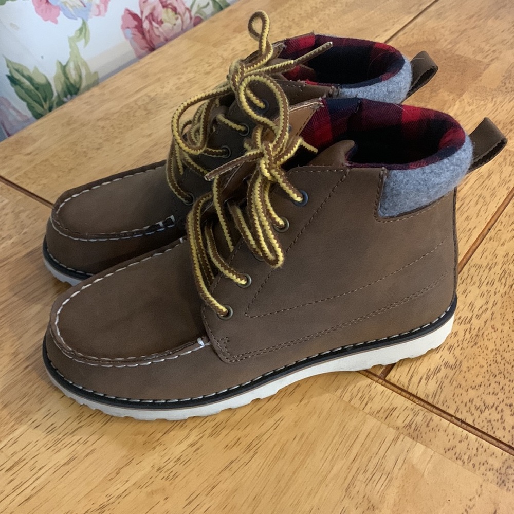 Size 2 Cat and Jack hiking boots